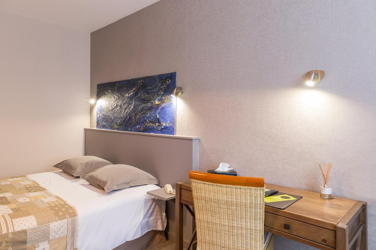 Hotel De La Gare Thouars Exterior foto