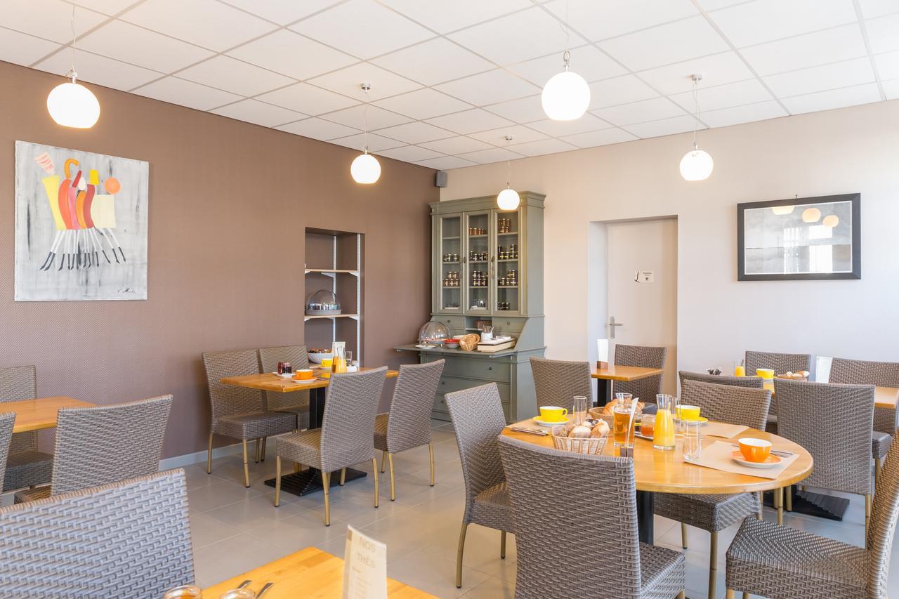 Hotel De La Gare Thouars Exterior foto