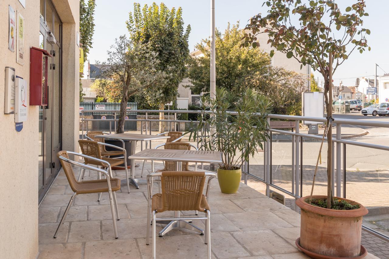 Hotel De La Gare Thouars Exterior foto